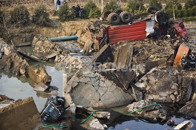 石油パイプラインが爆発、少なくとも35人が死亡 中国