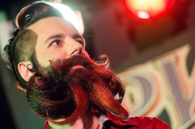 伸ばすだけじゃない、ロシアで「ひげ選手権」開催