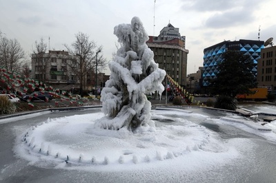 イラン北部に過去半世紀で最強の暴風雪、住民孤立