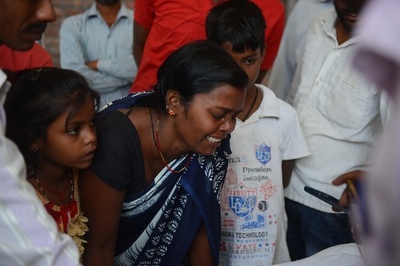 インド列車事故、遺族ら抗議行動 安全性めぐり当局に憤り