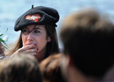 鳥にぶら下がって耐えろ！スペイン・バスク地方の伝統の祭り