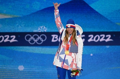 二刀流レデツカ、スノボ女子パラレル大回転で連覇 北京五輪