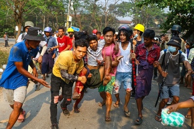 ミャンマー、最大都市ヤンゴンの一部に戒厳令 デモで15人死亡