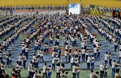 最多人数で踊るサルサ ギネス世界記録に挑戦 ベネズエラ