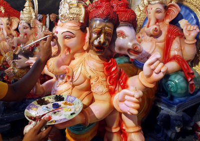 聖誕祭へ向け、ガネーシャ像作り急ピッチ インド