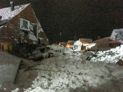 ノルウェーのスバルバル諸島で雪崩、1人死亡9人負傷