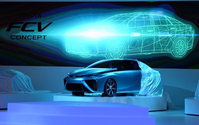 13年東京モーターショー、エコカーに注目集まる