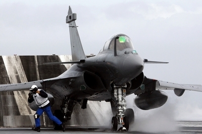 仏閣外相、ブラジルにラファール戦闘機を売り込み