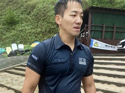 「助けて」に即応…サーフボードで2メートルの波を突破、観光客救助した韓国の警察官