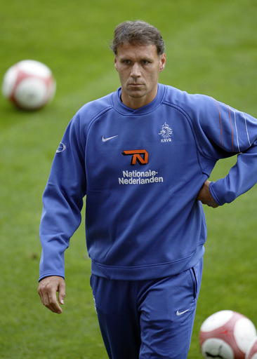 ファン・バステン氏バイエルンの監督に就任か