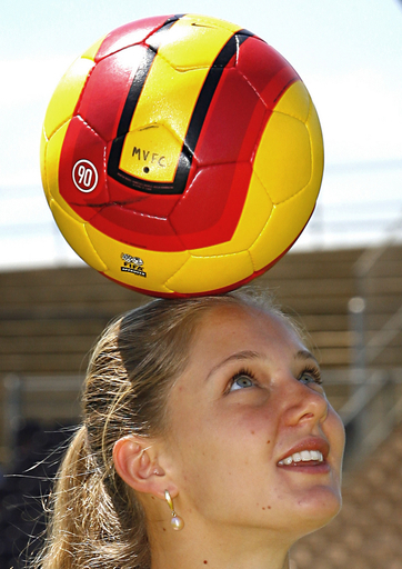 ＜テニス 07全豪オープン＞チャクベターゼ メルボルン・ヴィクトリーの練習グラウンドを訪問 - オーストラリア