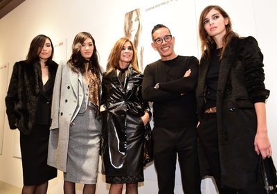 カリーヌ・ロワトフェルド来日、ユニクロコラボ29日発売開始へ