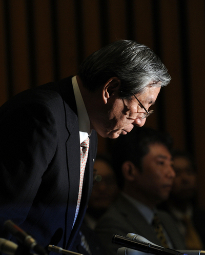 日航、会社更生法を申請 1万5千人削減へ