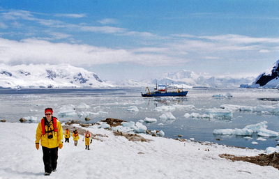 南半球の夏、11月から3月は南極観光の季節 - 南極