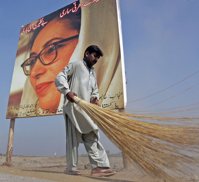 ブット元首相に脅迫状、次期総選挙を妨害する過激派によるものか