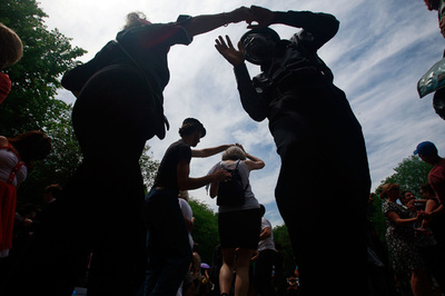 「幸せ」の楽曲プレイリスト作成へ、国連幸福デー