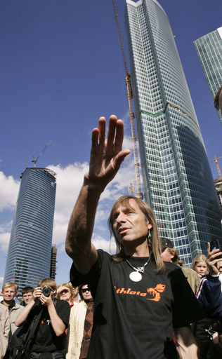 フランスの「スパイダーマン」、モスクワのビル登れず