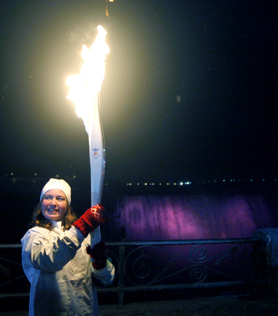 バンクーバー五輪聖火リレー、ナイアガラの滝を通過