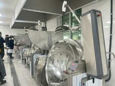 料理1000人前もテキパキと…韓国、ロボットが団体給食の解決策に