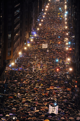 拘置中のETAメンバーの移送を要求、スペインでデモ