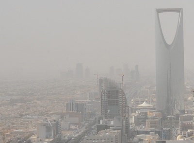 サウジ、首都上空でミサイル迎撃 フーシ派が王宮を標的に