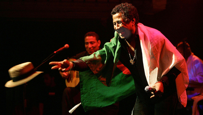 ハレド、伝統的なライブハウスでコンサート開催 - オランダ