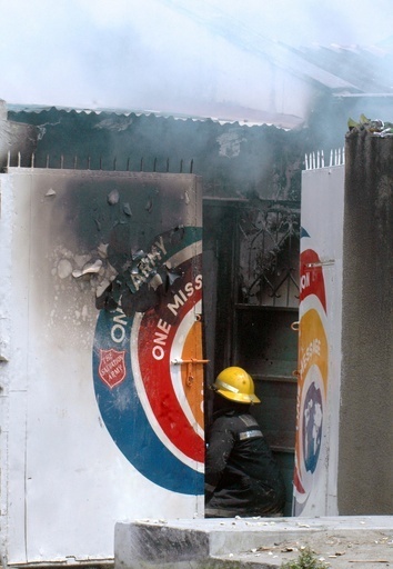 ケニア、イスラム教聖職者の殺害めぐり暴動 教会に放火