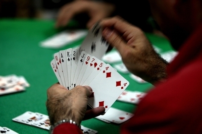 昼食代賭けてポーカー、罰金刑にあたらず　韓国最高裁