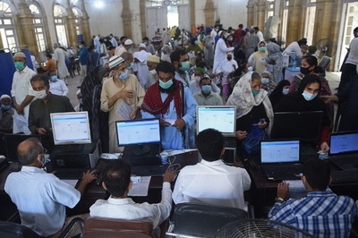 ワクチン未接種の職員は給与支払い停止 パキスタン・シンド州