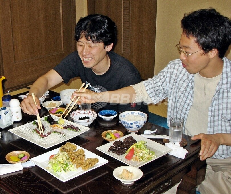 クジラ料理を堪能しよう、横浜の飲食店街に「くじら横町」