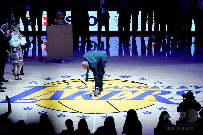 コービー氏の背番号が永久欠番に、マジック氏らレジェンドが式典出席