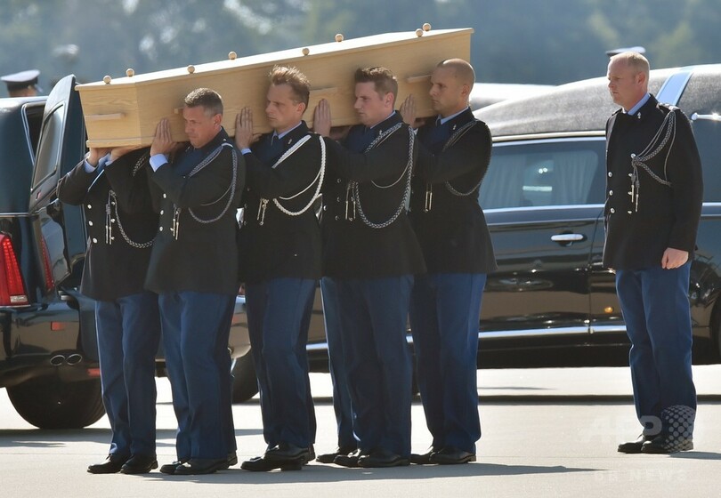 マレーシア機搭乗者の遺体、オランダに到着