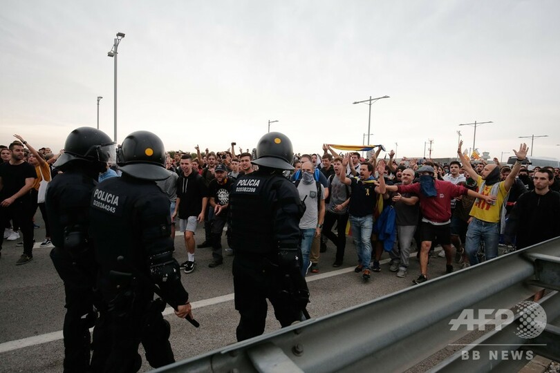 カタルーニャ独立派幹部に長期禁錮刑 バルセロナで抗議デモ