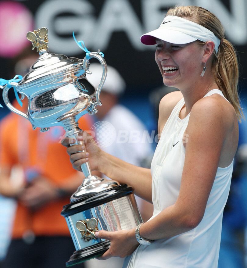 シャラポワ イワノビッチ降し全豪初制覇