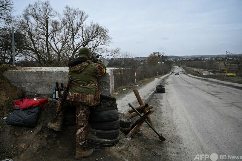 「最後の橋」に爆薬、ロシア軍阻止へ 緊迫のキエフ西郊