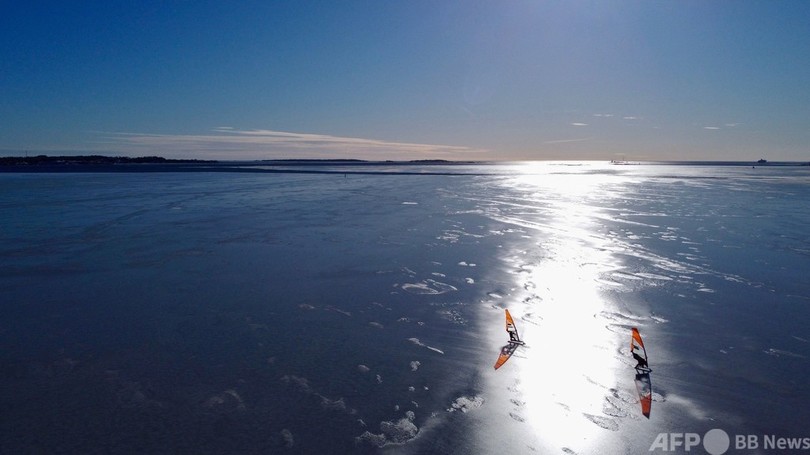 フィンランドの氷の海、アイスサーファーの天国に