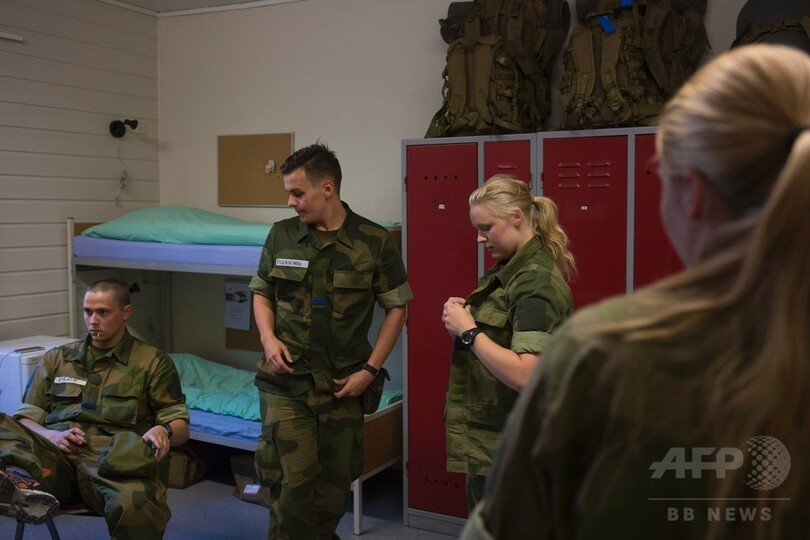 女性 も 徴兵 の ノルウェー 軍 部屋 も 男女 混合