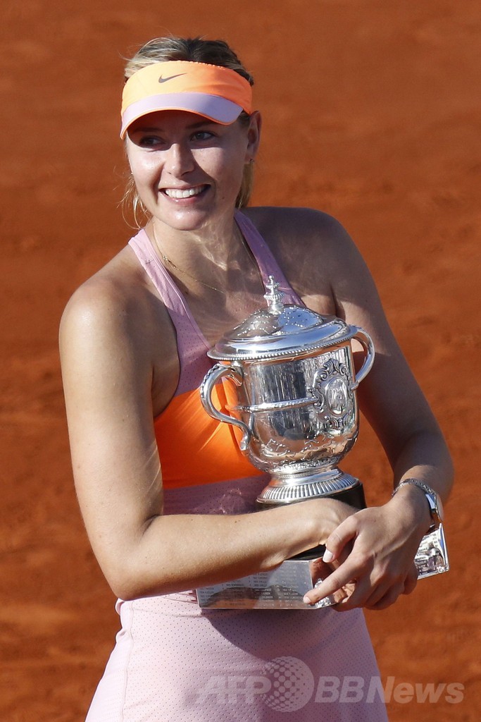 シャラポワが2年ぶり2度目の優勝、全仏オープン