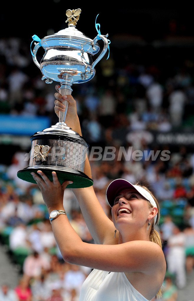 シャラポワ イワノビッチ降し全豪初制覇