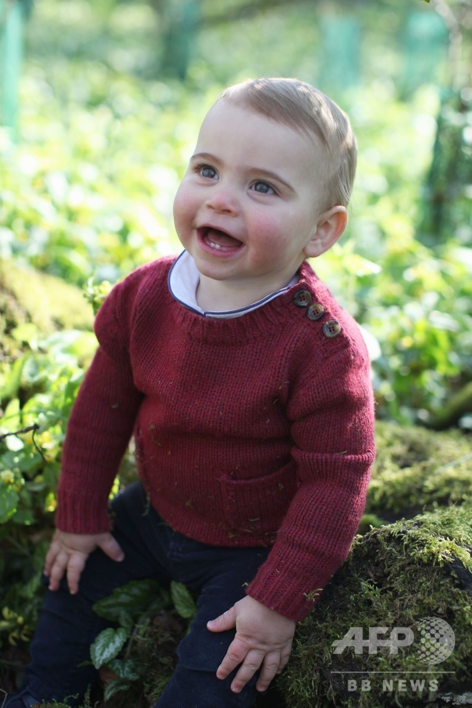 ルイ王子1歳に ウィリアム英王子夫妻の次男 写真3枚 国際ニュース Afpbb News
