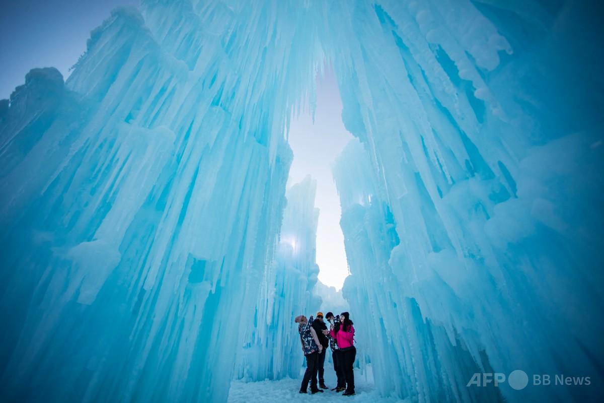 氷の城」 幻想的な氷の世界が今年も登場 米 写真14枚 国際ニュース