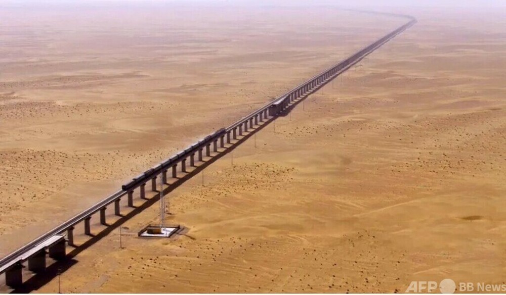 世界初の砂漠鉄道環状線が開通 中国 写真1枚 国際ニュース Afpbb News