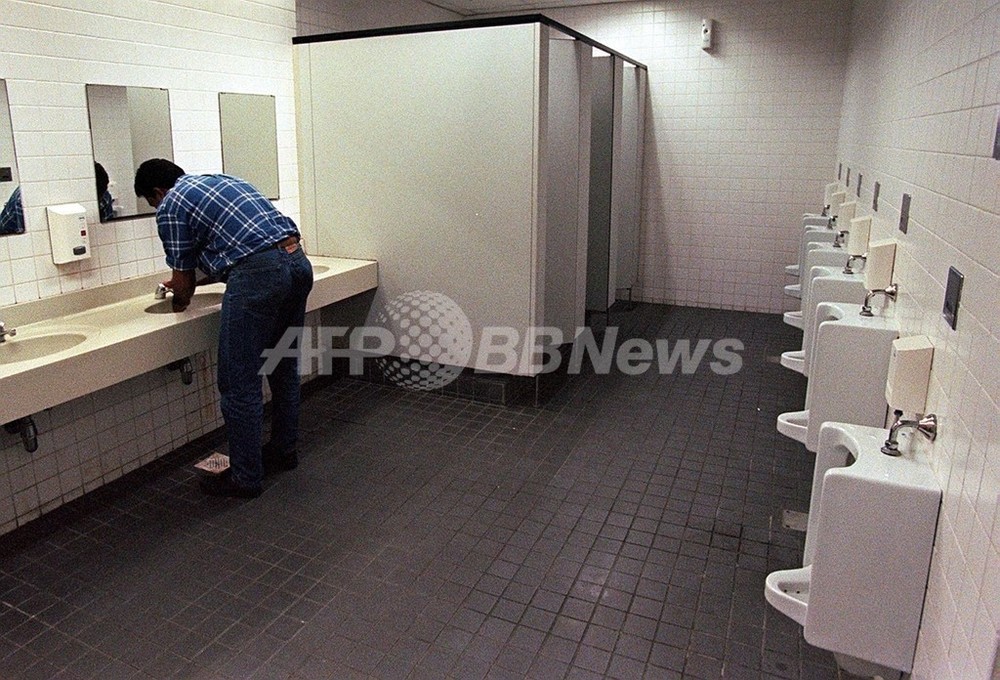 極寒の公衆トイレに閉じ込められた男性を4日ぶりに救助 水道水が命を救う 写真1枚 国際ニュース Afpbb News