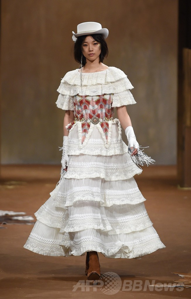 シャネルが都内でファッションショー、メティエダール・コレクション「パリ-ダラス」発表