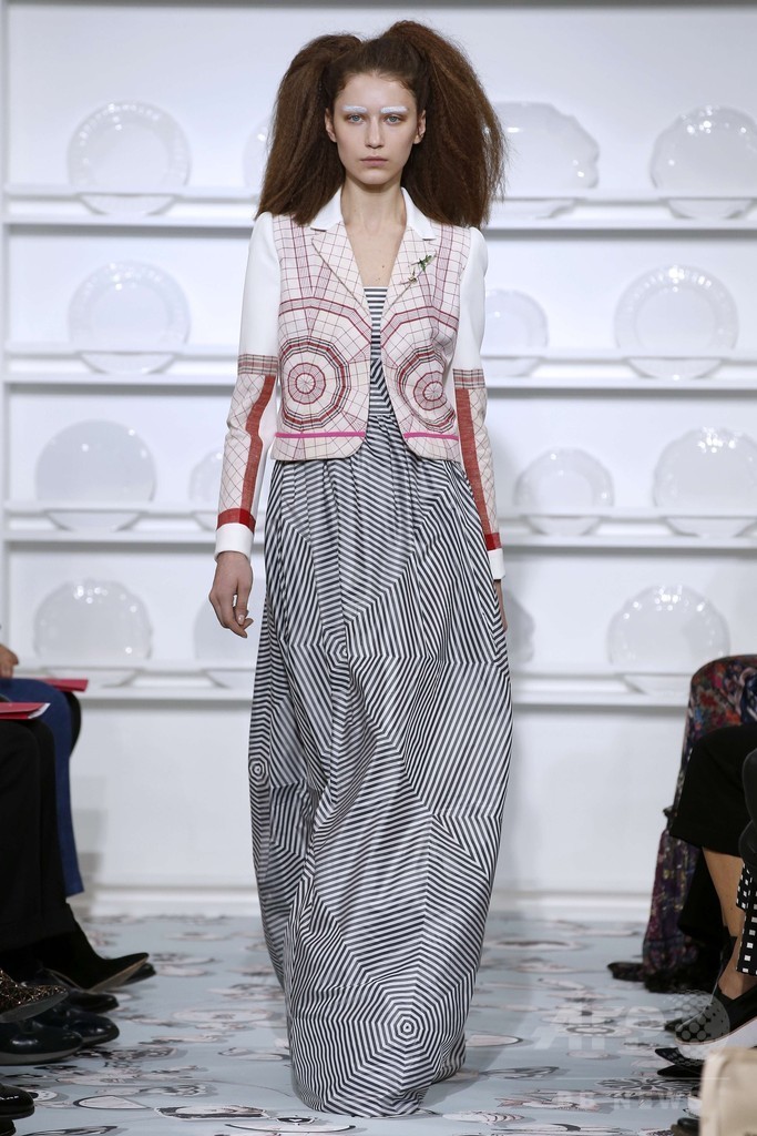 「スキャパレリ」16年春夏パリ・オートクチュール