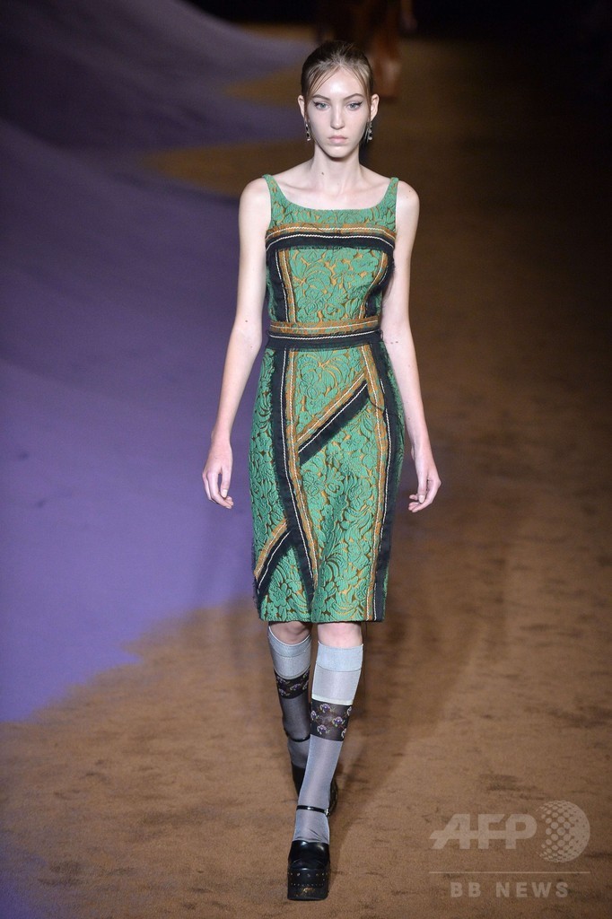 ファブリックの美しさで魅せる、「プラダ」15年春夏