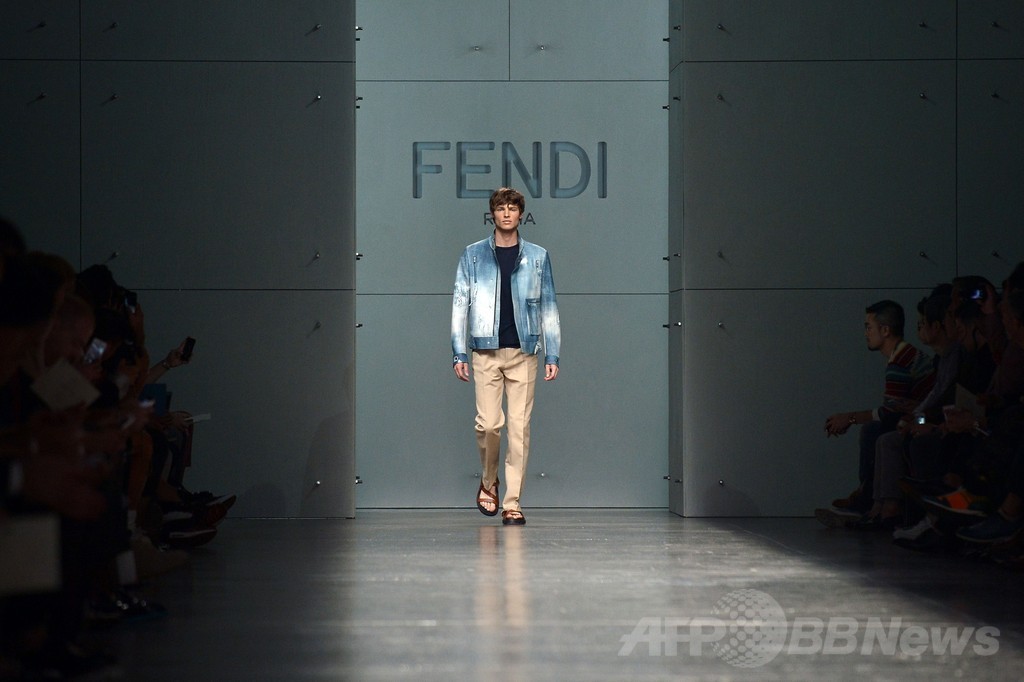 ファーとデニムの組み合わせで新提案、「フェンディ」15年春夏メンズ
