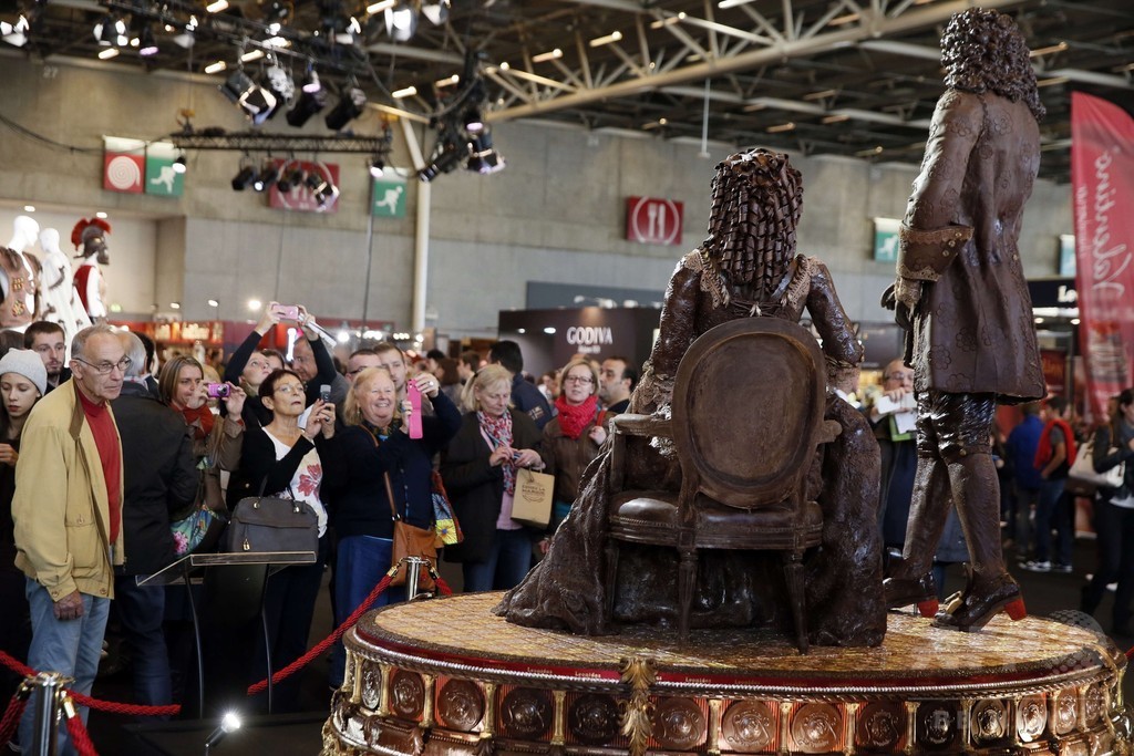 甘い芸術作品ズラリ、チョコの祭典 パリ