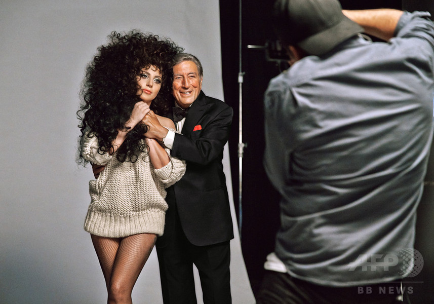 「H＆M」、ホリデーコレクションの広告塔にレディー・ガガを起用