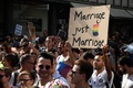 スイスのチューリヒで行われたLGBTIQ（レズビアン、ゲイ、バイセクシュアル、トランスジェンダー、インターセックス、クィア）の人たちによるパレード「チューリヒプライド」に参加する人々（2021年9月4日撮影）。(c)FABRICE COFFRINI / AFP